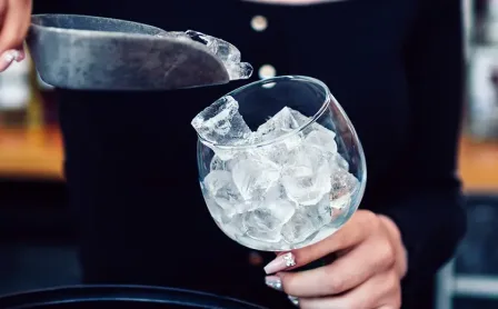 ¡Optimiza la producción de hielo con las innovadoras máquinas de ITV Ice Makers! Eficiencia, calidad y durabilidad garantizadas. ¡Contáctanos ya!