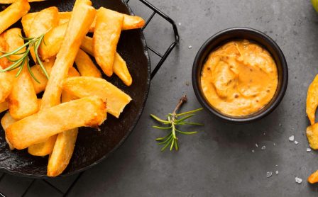 Descubre las mejores freidoras industriales para hostelería en Coolvi y prepara las patatas fritas más crujientes este Día Mundial de las Patatas Fritas. Calidad, eficiencia y sabor en cada fritura.